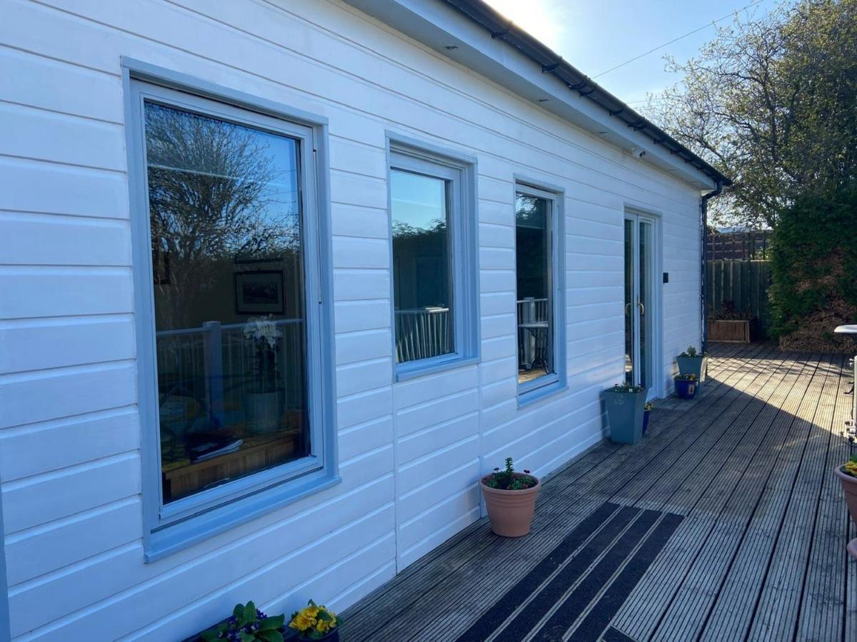 Chalet On The Green - Self Contained With Parking. Inshes Εξωτερικό φωτογραφία